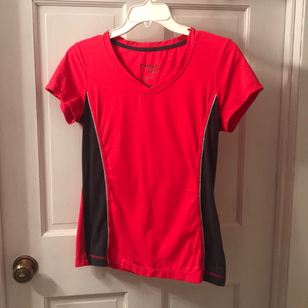 Hot pink, v-neck, sz. M, active tee. MAKE AN OFFER